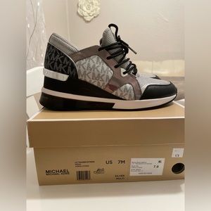 MICHEAL KORS SNEAKERS . Wedge heel. Brand new